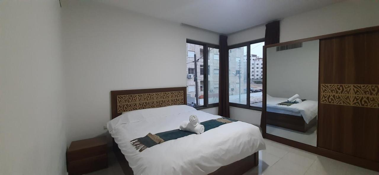 Furnished Apartments Near Mcdonald'S Al-Madina Al-Monawara St Amman Eksteriør bilde