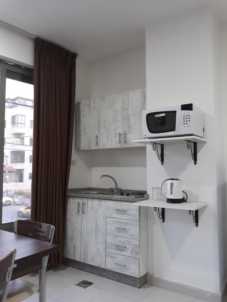 Furnished Apartments Near Mcdonald'S Al-Madina Al-Monawara St Amman Eksteriør bilde