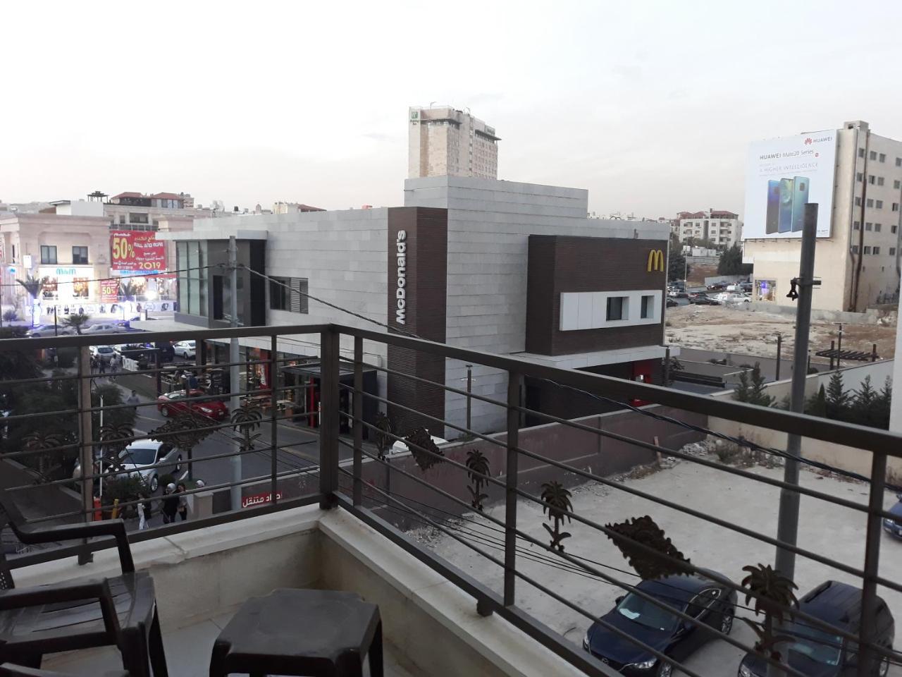 Furnished Apartments Near Mcdonald'S Al-Madina Al-Monawara St Amman Eksteriør bilde